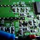Como identificar componentes defeituosos em uma placa de circuito impresso