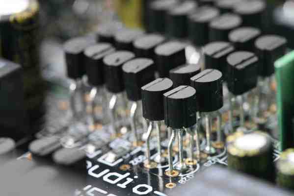 Transistor: o que é, função, onde é usado, origem